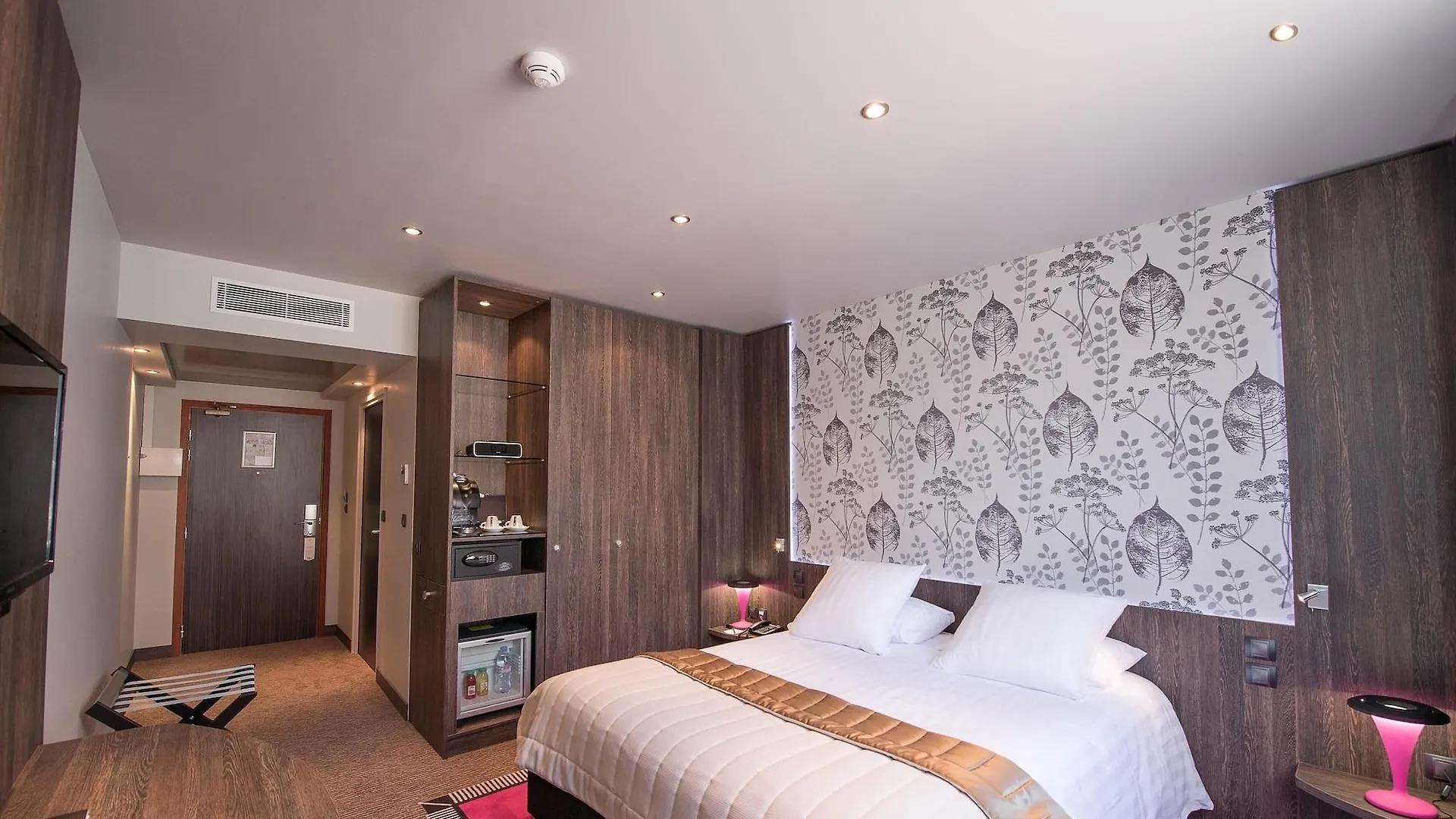 Best Western Premier Le Patio Des Artistes Wellness Jacuzzi Cannes 4*,  Fransa