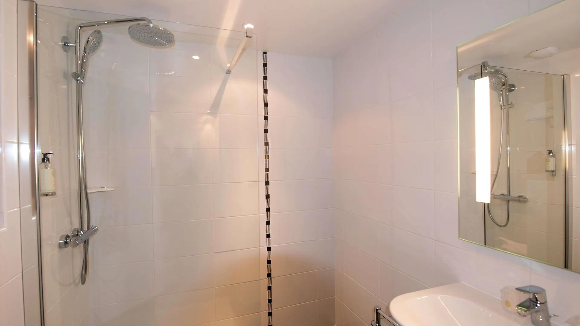 Best Western Premier Le Patio Des Artistes Wellness Jacuzzi Cannes 4*,