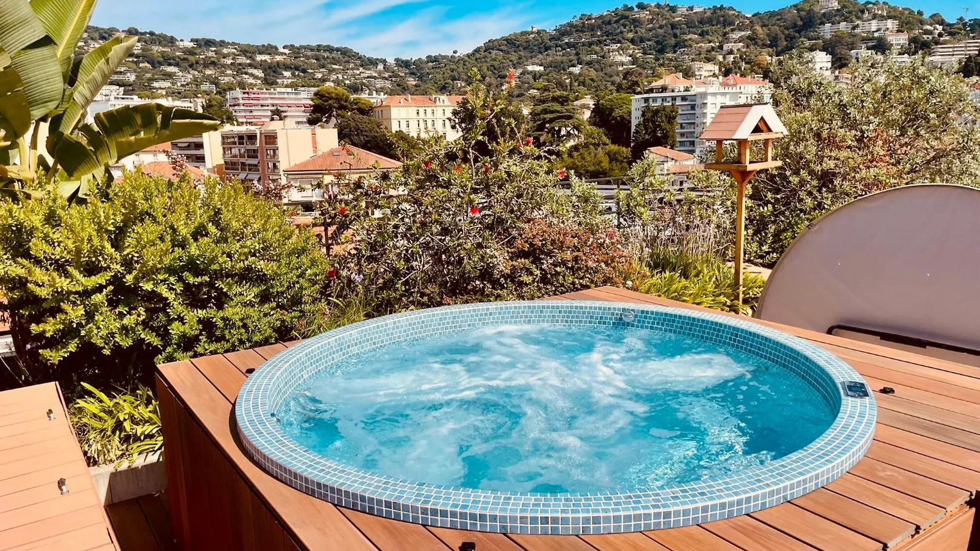 **** Hotel Best Western Premier Le Patio Des Artistes Wellness Jacuzzi Cannes France